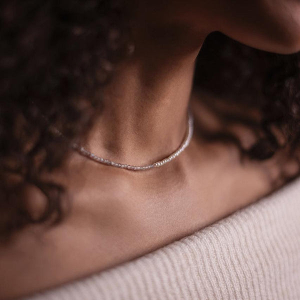 Stilvolle Perlenekette mit Labradorit-Steinen