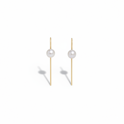 Frontale Ansicht Perlenohrringe mit Süßwasserperlen – VALLÉE