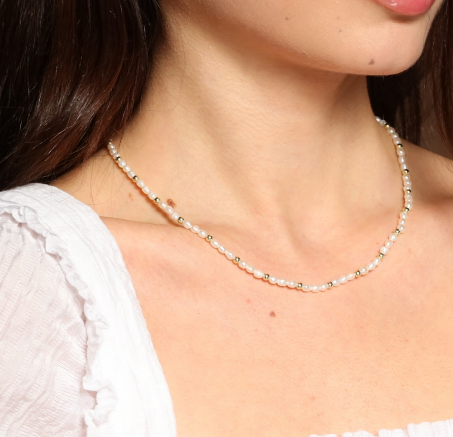 Perlenkette mit Goldkugeln