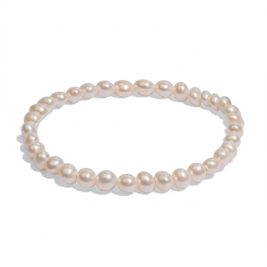 Elastisches Perlenarmband mit 5-6 mm Süßwasserperlen