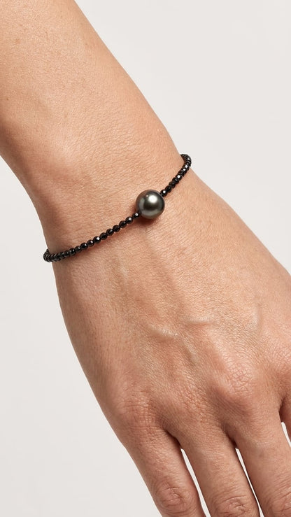 Tahiti-Perlenarmband mit Spinell, Detailansicht