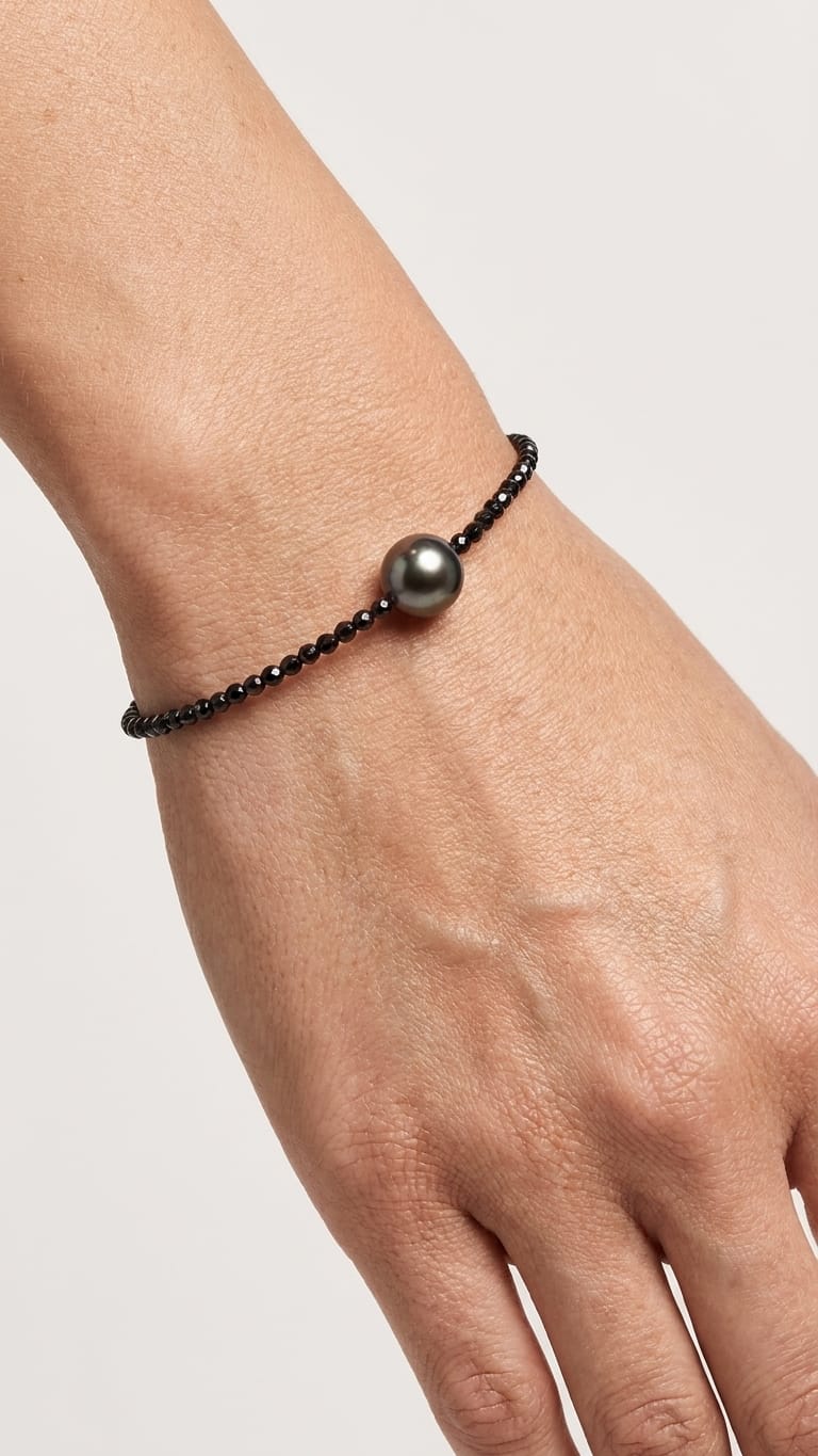 Tahiti-Perlenarmband mit Spinell, Detailansicht