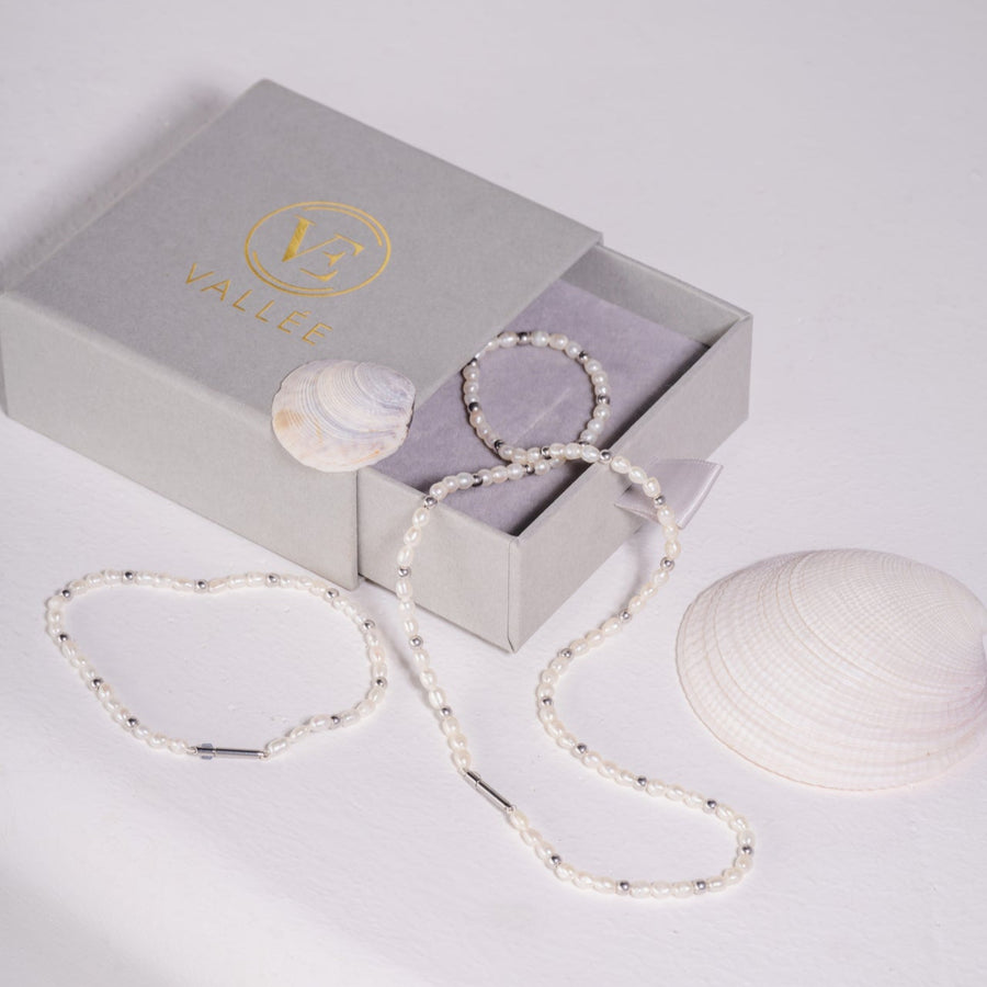 Perlenschmuck mit Gold- oder Silberkugeln